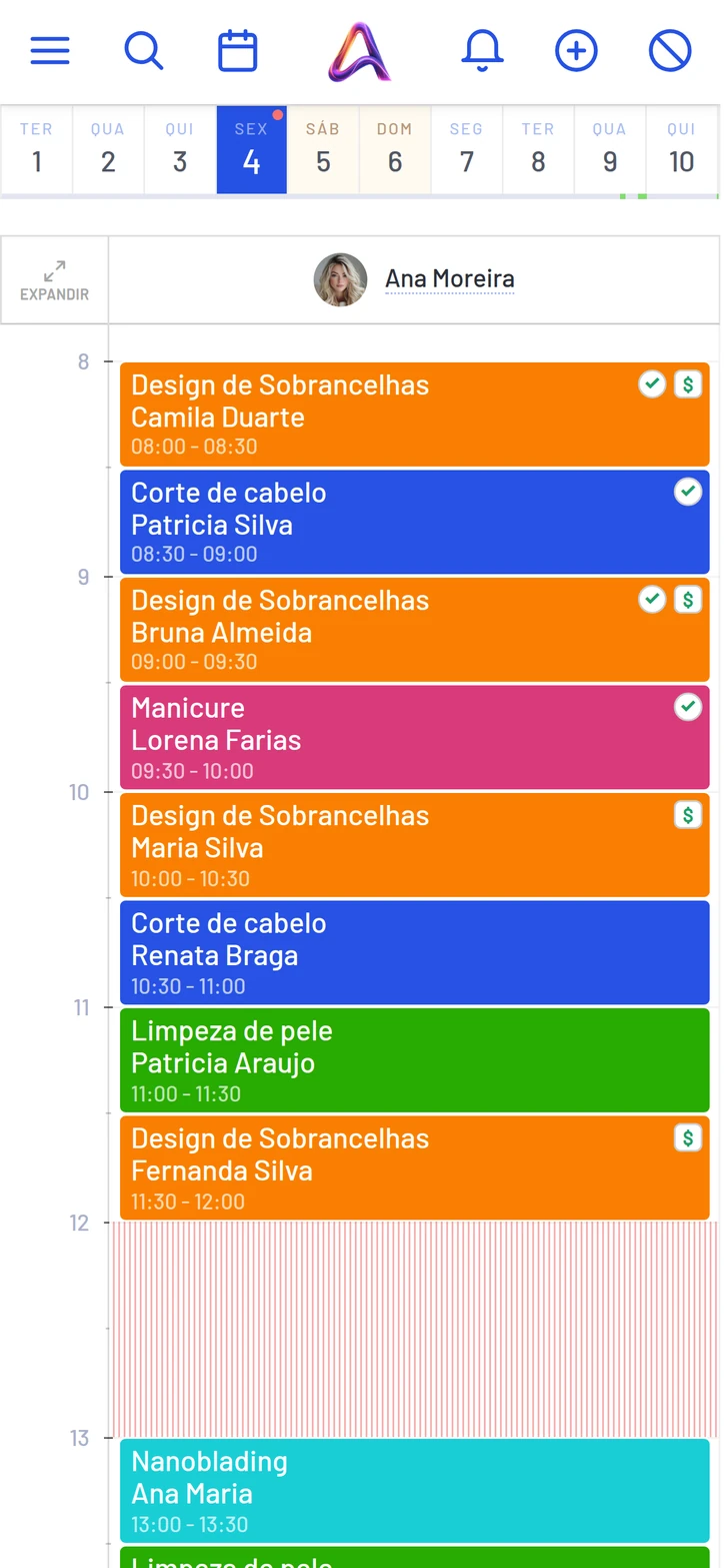 Celular exibindo a agenda do dia com os horários já preenchidos